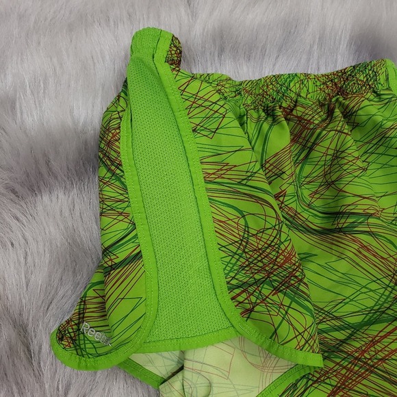 Reebok swirl design running shorts with inside liner - Picture 6 of 7